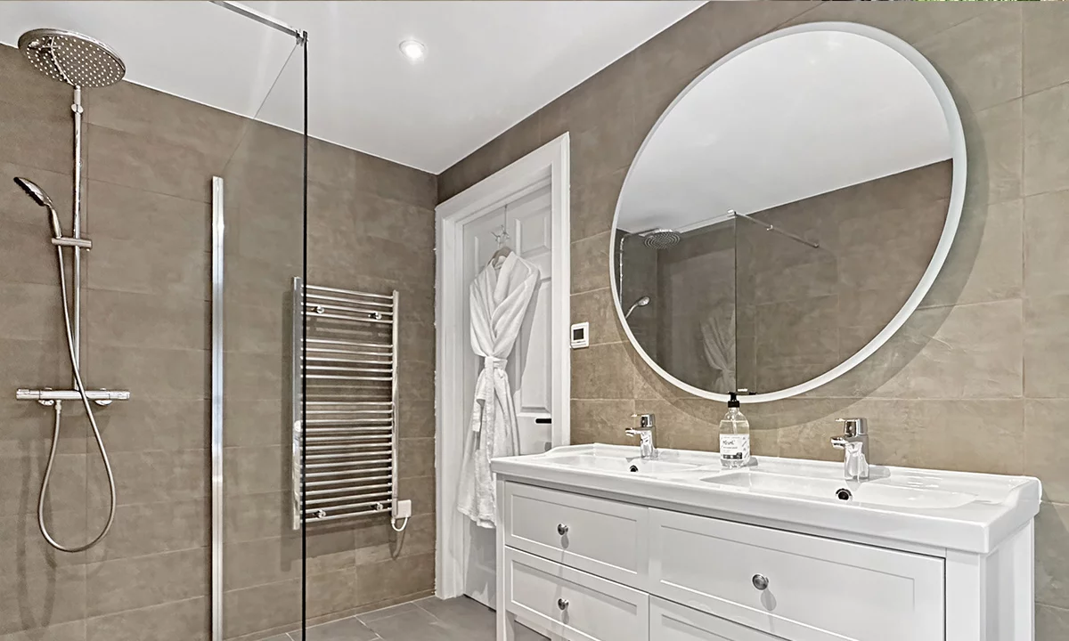 Spa & Glass Lodges